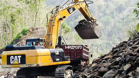 large excavators digging videos